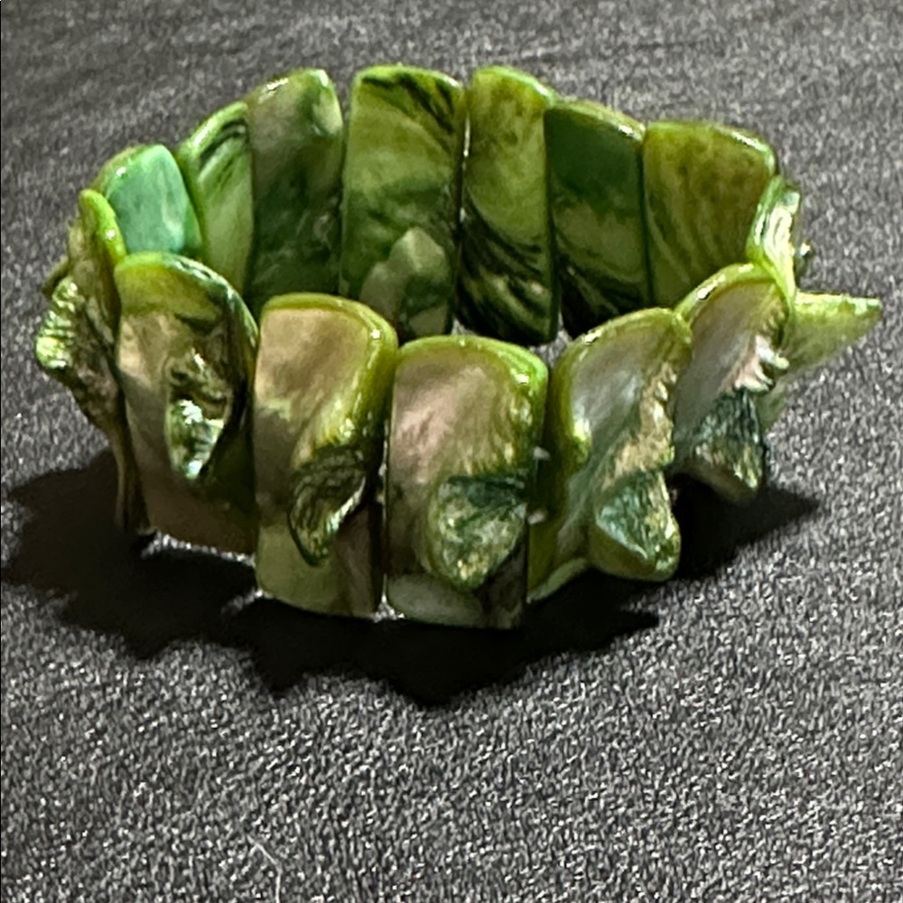 21.  Green Shell Wide Stretch Bracelet
